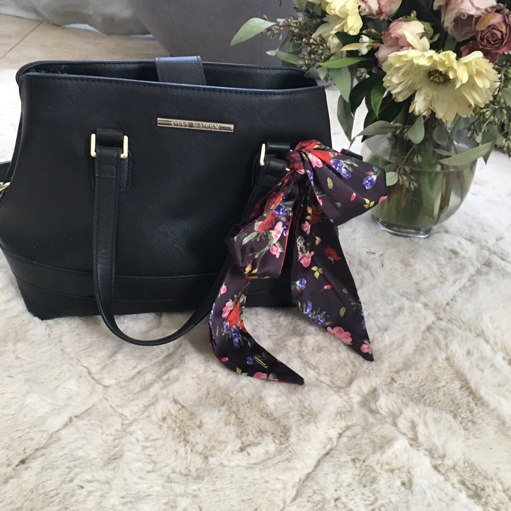 Black hand bag